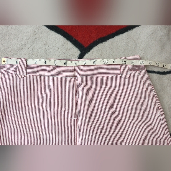 LOFT Mini Skirt. Size 2P. - Picture 5 of 9
